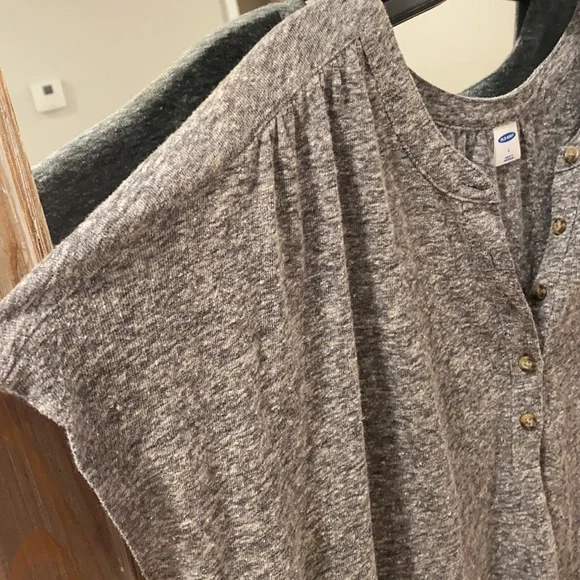 Old Navy basic blouse - Picture 4 of 6